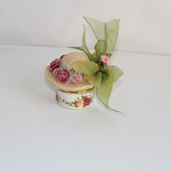 Royal Albert Porcelain Hat 24kt Gold Trinket Box - Picture 3 of 13